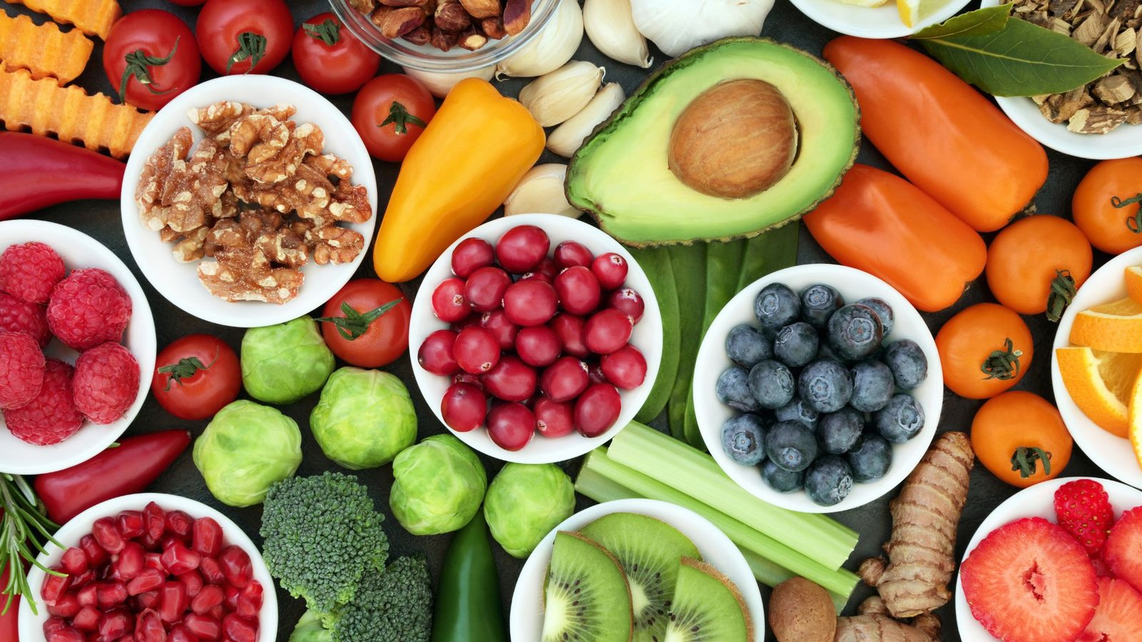 Descubra como uma alimentação balanceada e exercícios adequados podem acelerar sua recuperação após a cirurgia plástica.